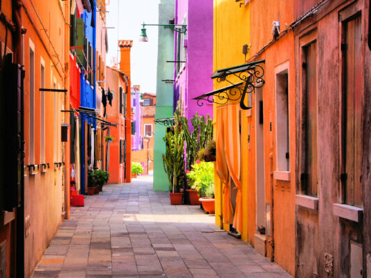 Italien Burano Bunte Straße