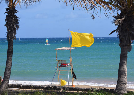 Gelbe Flagge Strand