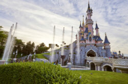Disneyland® Paris Gutschein: 2 Tage im tollen Hotel mit Frühstück & Tageseintritt nur 99...