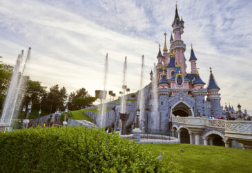 Disneyland® Paris Gutschein:  2 Tage im tollen Hotel mit Frühstück & Tageseintritt nur 9...