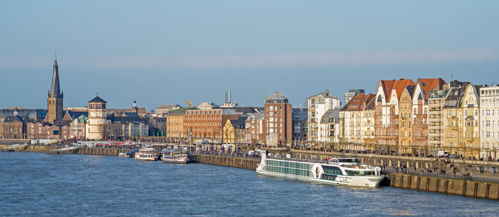 Duesseldorf Rhein Skyline