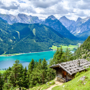 Österreich: 4 Tage übers WE am Achensee mit 3* Hotel, Halbpension & Gästekarte ab 213€