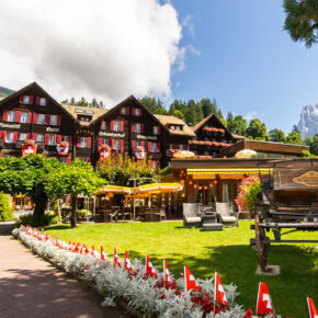 Schweizer Alpen: 3 Tage im TOP 5* Hotel inkl. HP, Wellness & Extras ab 219€ Schweizer Alpen: 3 Tage im TOP 5* Hotel inkl. HP, Wellness & Extras ab 219€