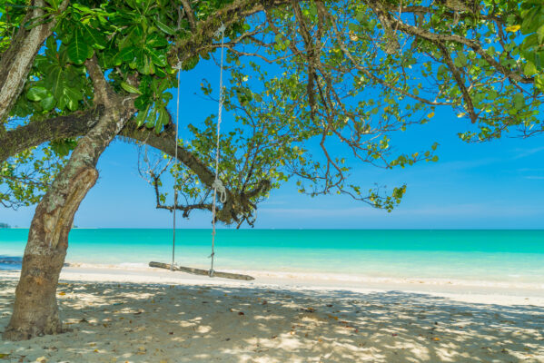 Thailand Khao Lak Strand Schaukel