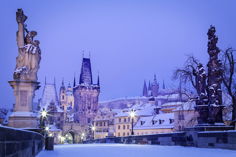 Tschechien Prag Karlsbrücke Schnee