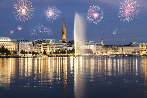 Hamburg Feuerwerk Wasser