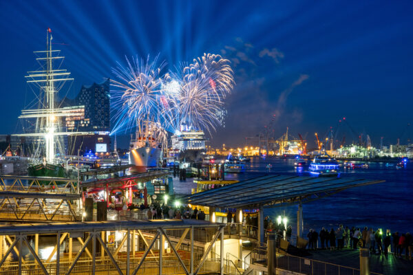 Hamburg Hafen Buntes Feuerwerk