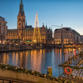 Zur Weihnachtszeit nach Hamburg: 2 Tage übers Wochenende in zentralem 3* Hotel ab 79€