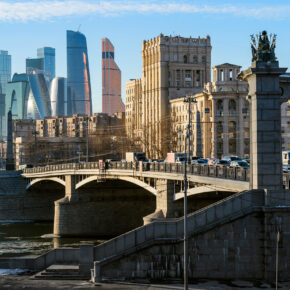 Russland Moskau Downtown Borodinsky Brücke
