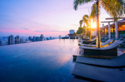 Die Top 8 Hotels mit Infinity Pool weltweit: Spektakuläre Erlebnisse mit Aussicht