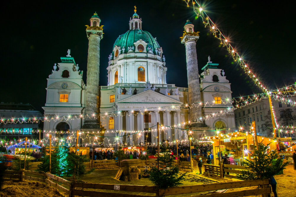 Österreich Wien Karlskirche Weihnachtsmarkt