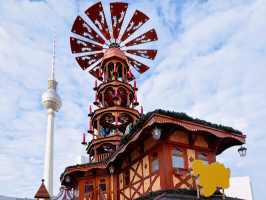 Berlin Weihnachtsmarkt Alex Pyramide