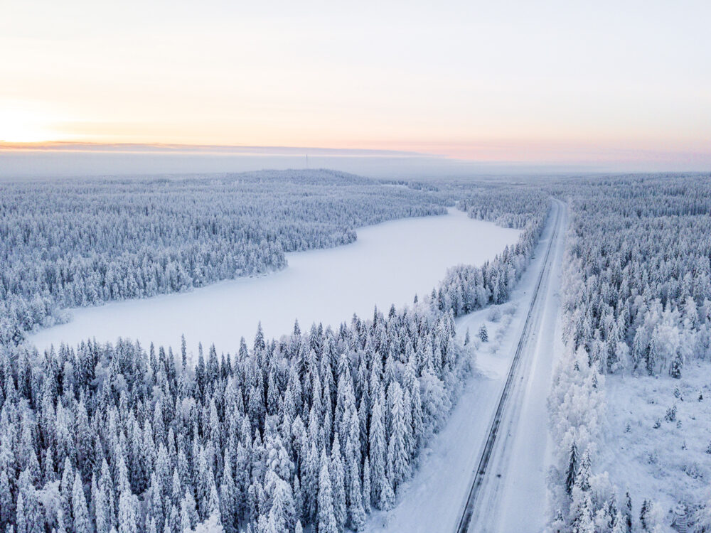 finnland lapland winter road