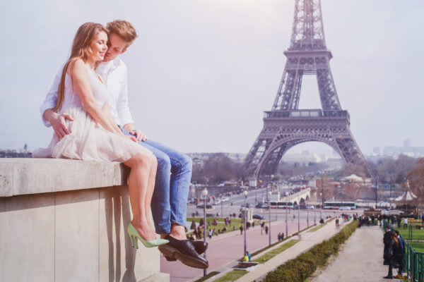 Frankreich Paris Eiffelturm Paerchen