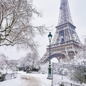 Frankreich Paris Eiffelturm Winterlandschaft