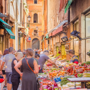 Sightseeing in Bologna: 3 Tage am Wochenende im TOP 4* Hotel mit Flug ab nur 100€