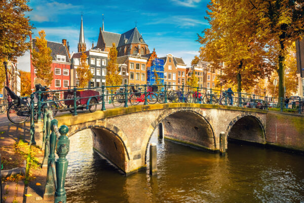 Niederlande Amsterdam Bruecke Fahrraeder