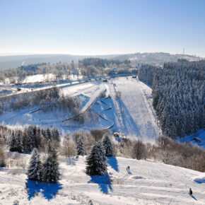 Winterberg: Verspätete Ski-Saison startet ab sofort Winterberg: Verspätete Ski-Saison startet ab sofort