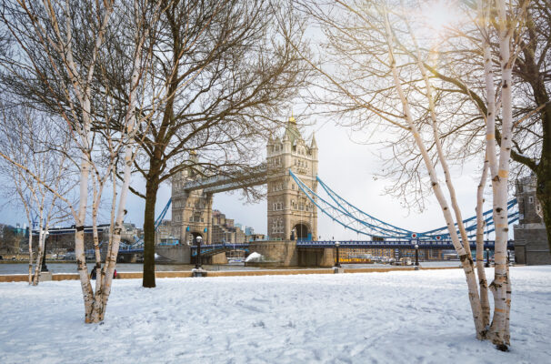 England London Tower Bridge Schnee