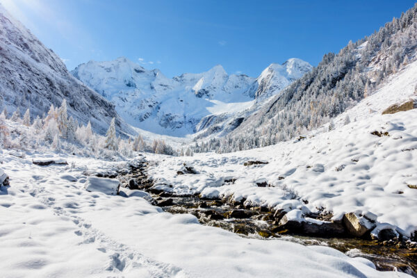 Oesterreich Tirol Fluss Schnee