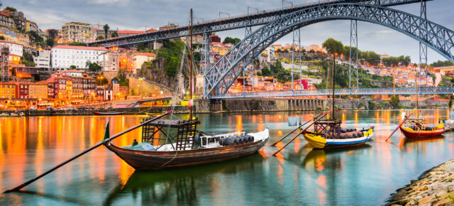 Porto Städtereise: 4 Tage mit TOP 4* Hotel, Frühstück, Flug & Bootstour nur 247€
