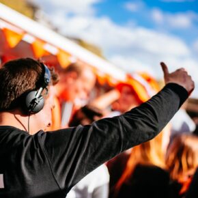 King's Day: 4 Tage Partyurlaub in Amsterdam mit Unterkunft, Frühstück & Party-Extras nur 185€ King's Day: 4 Tage Partyurlaub in Amsterdam mit Unterkunft, Frühstück & Party-Extras nur 185€