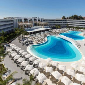 Luxus: 8 Tage auf Rhodos im TOP 5* Hotel mit All Inclusive, Flug, Transfer & Zug nur 676€