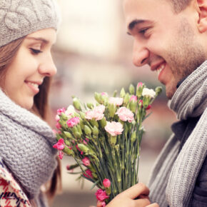 Valentinstag Liebespaar Blumenstraß