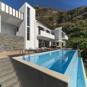 Auszeit in Portugal: 8 Tage Madeira in Design-Villa mit eigenem Infinity-Pool ab 179€ Auszeit in Portugal: 8 Tage Madeira in Design-Villa mit eigenem Infinity-Pool ab 179€