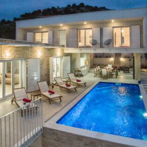 Urlaub in Kroatien: 8 Tage in Design-Luxusvilla mit Infinity-Pool & Meerblick ab 223€ Urlaub in Kroatien: 8 Tage in Design-Luxusvilla mit Infinity-Pool & Meerblick ab 223€