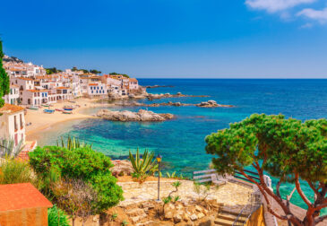 Spanien: 6 Tage an der Costa Brava im TOP 4* Hotel inkl. Halbpension & Flug nur 417€