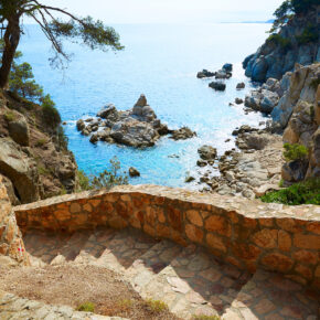 Strandurlaub Spanien: 6 Tage an der Costa Brava im TOP 4* Hotel inkl. Frühstück & Flug nur 260€