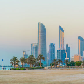 Abu Dhabi Last Minute: 7 Tage im TOP 5* Burj Al Sarab mit Flug & Transfer nur 328€
