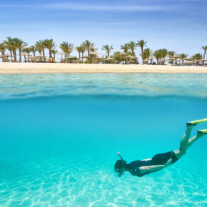 Ab ans Rote Meer: 7 Tage Ägypten im TOP 4* Hotel am Strand mit All Inclusive, Flug & Transfer nur 396€