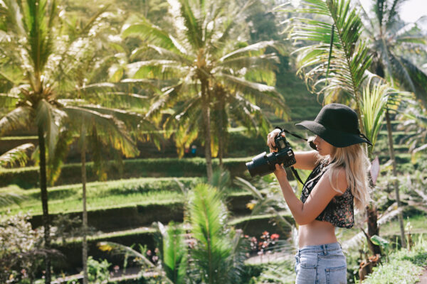 Bali Frau Reisplantage Kamera