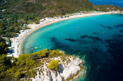Sonne tanken in Griechenland: 8 Tage mit TOP Unterkunft am Strand inkl. Flug nur 132€ p.P.