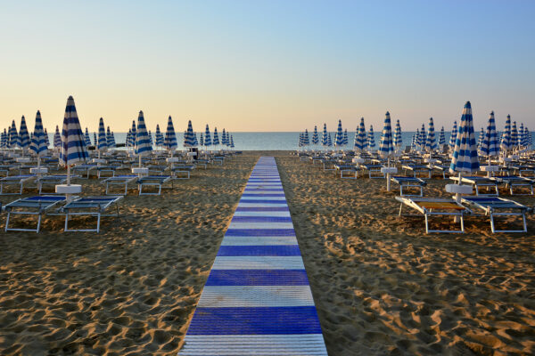 Italien Bibione Strand Liegen