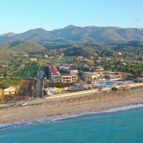 Frühbucher: 7 Tage Korfu im TOP 5* Resort mit Halbpension, Flug, Transfer & Zug nur 452€
