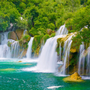 Kroatien: 5 Tage zum Krka Nationalpark mit guter 3* Unterkunft & Flug ab 121€