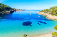 Dieses Jahr noch ans Mittelmeer: Direkte Flüge nach Ibiza nur 64€