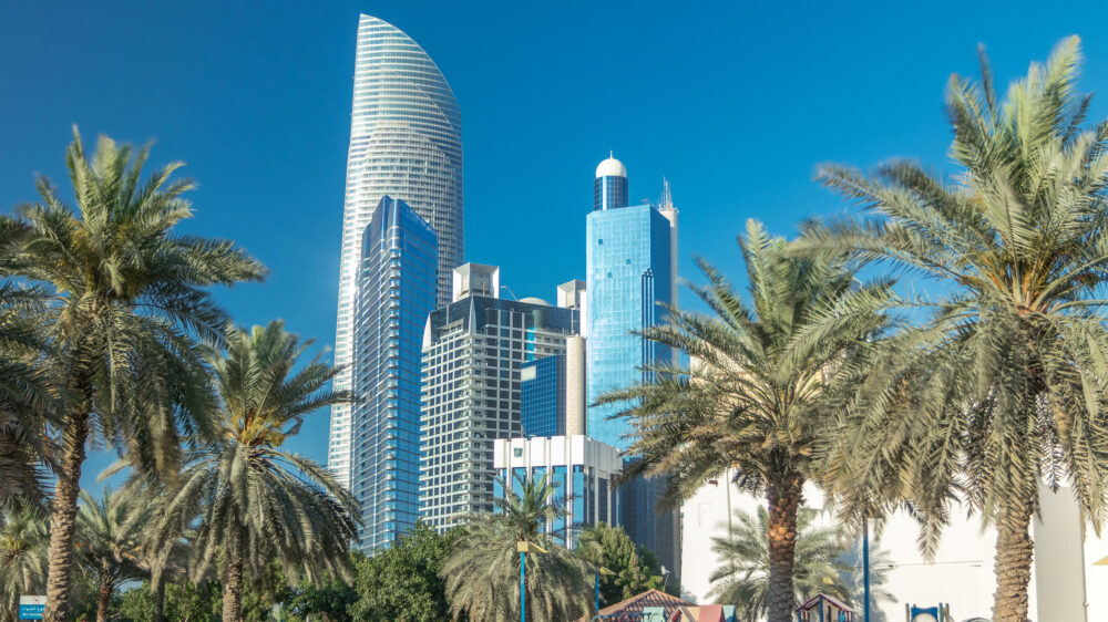 VAE Abu Dhabi Skyline Palmen