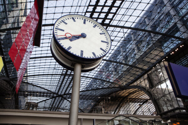 Berlin Hauptbahnhof Uhr