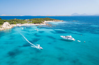 Mega günstig im Hochsommer nach Sardinien: 8 Tage mit Unterkunft & Flug nur 209€