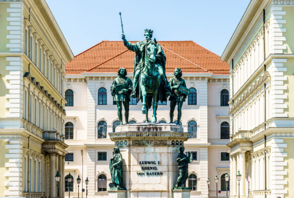 München Statue Leopoldstraße