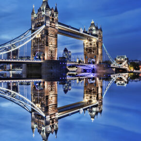 Großbritannien London Tower Bridge Reflexion