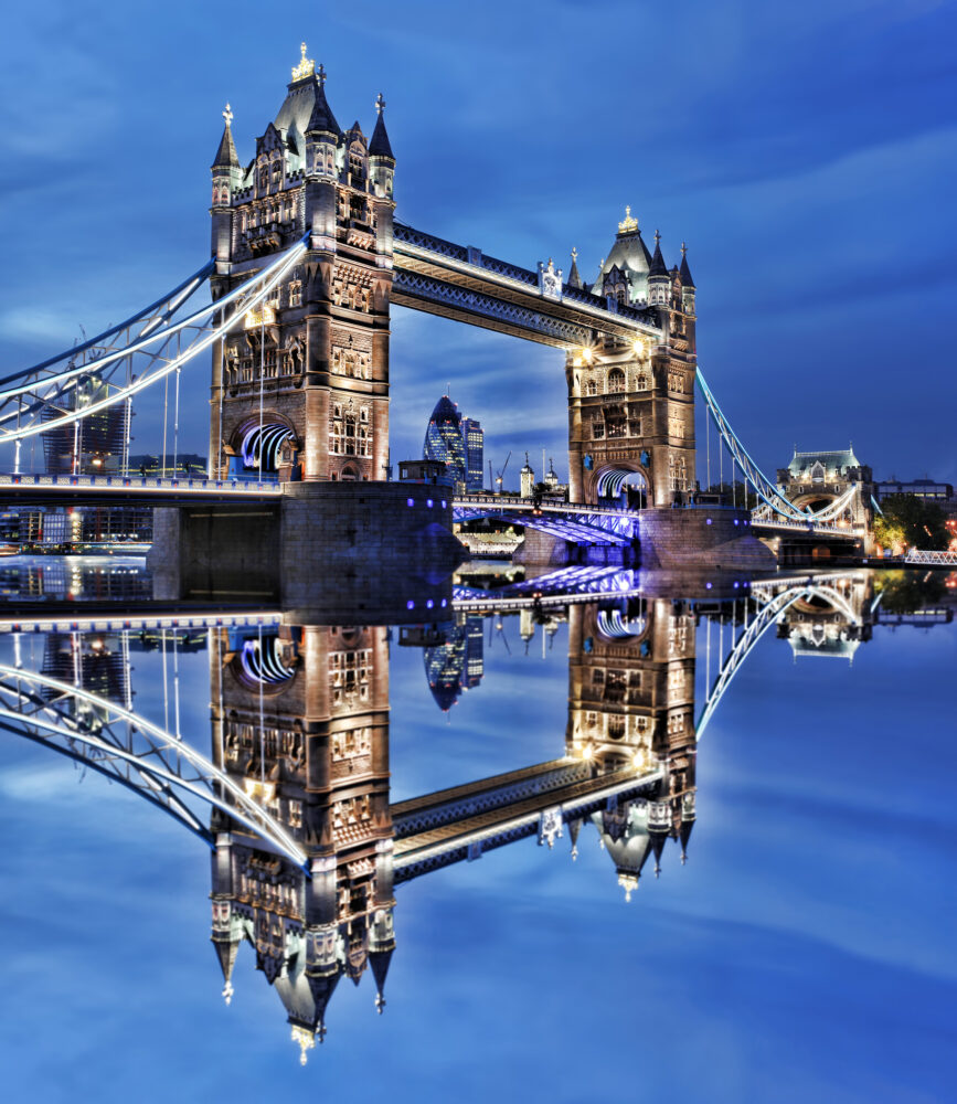 Großbritannien London Tower Bridge Reflexion
