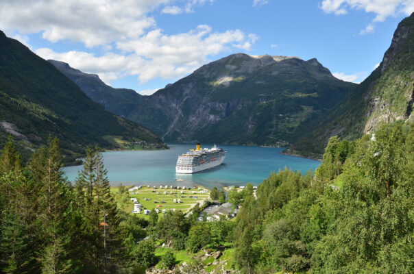 Norwegen Geiranger Fjord Costa Kreuzfahrtschiff