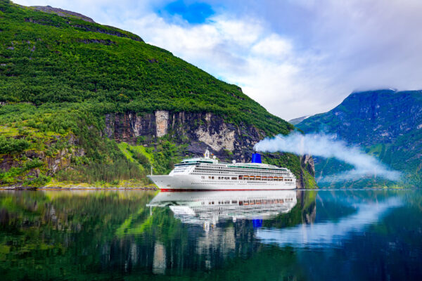 Norwegen Geiranger Fjord Kreuzfahrtschiff