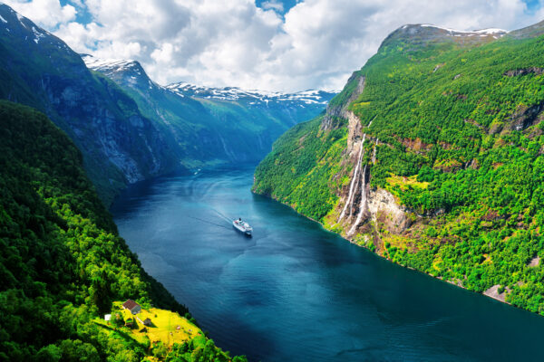 Norwegen Sunnylvsfjorden Seven Sisters Schiff