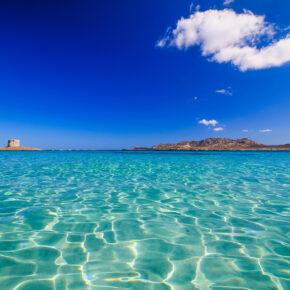 Italien Sardinien Blaues Wasser